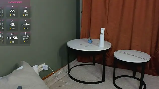 LeyaBloom webcam
