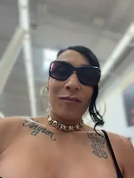 FerrariFrench live cam on StripChat