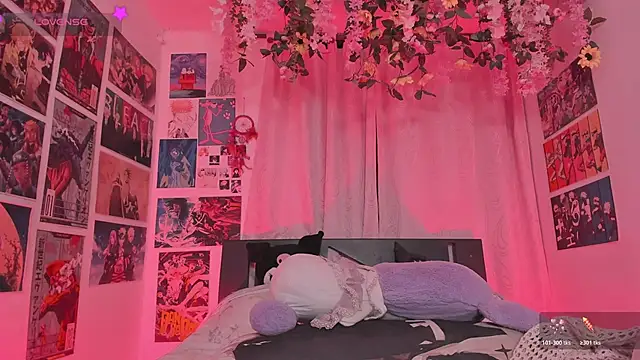 MissCurvyTop webcam