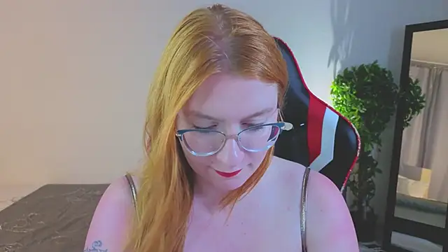 AliceBrightside live cam on StripChat