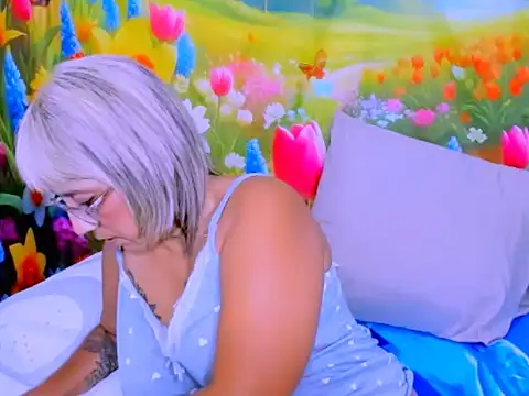 indianroxy webcam