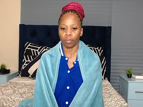 QUEENMANDYY webcam