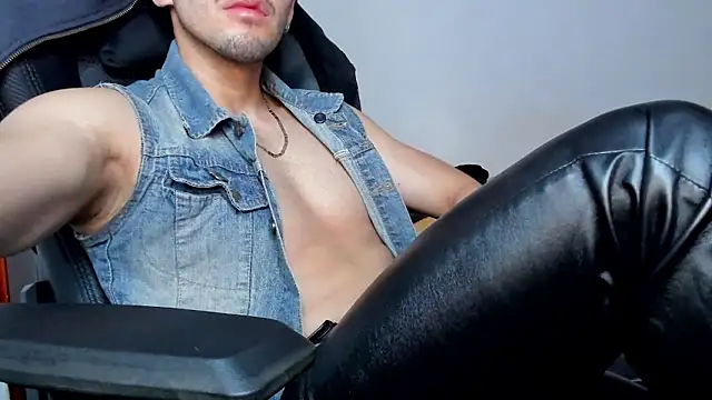 tommy_bred - Tommy_Bred's free webcam - UK Sex Cams