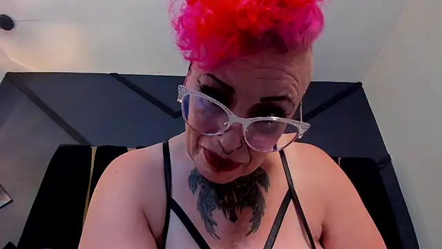 mistress_sandy live cam on StripChat