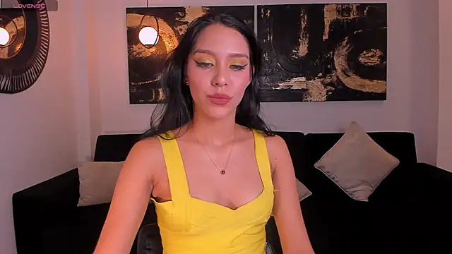 AmaliaCrus live cam on StripChat