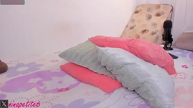 ninapetitew webcam
