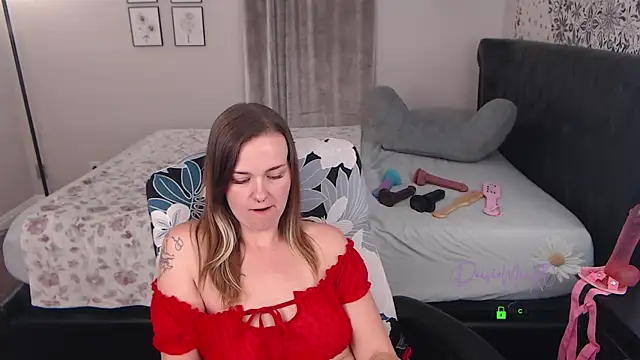 DaisieMaeXO webcam