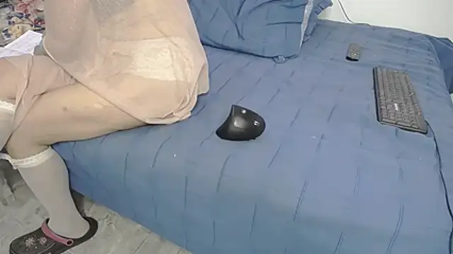 DominaLeona webcam