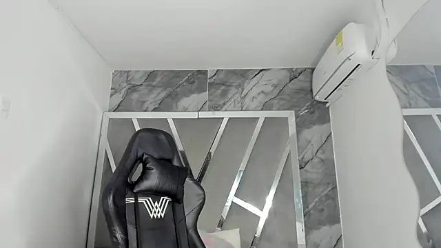 Mia_Petiteht webcam