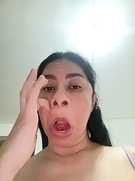 luna_pinky webcam