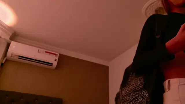 thalya_w webcam