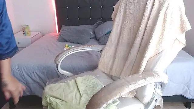 selena_yourmilf webcam
