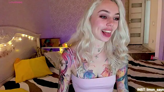 LillyMoure_ webcam