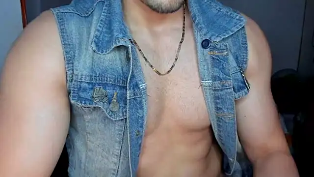 Tommy_Bred live cam on StripChat