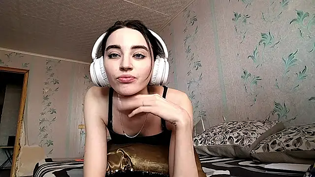 NightFoxxx live cam on StripChat