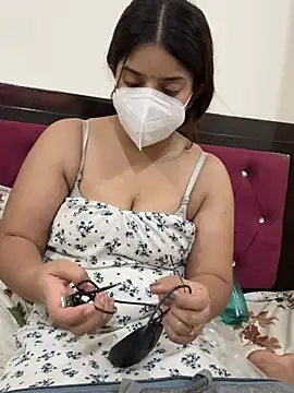 yourmoni001 live cam on StripChat