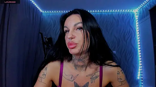 angel_devil_forever live cam on StripChat