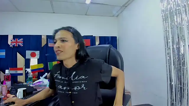 Aisha_hotts777 webcam