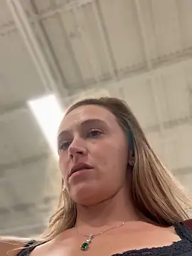 lunagirl13 (F young) - Bra & panties only in the car 😋🍒