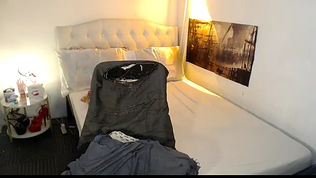 NinaDOM4CUM webcam
