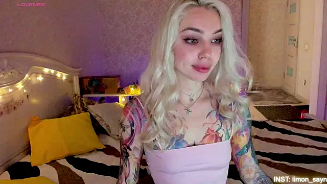 LillyMoure_ webcam