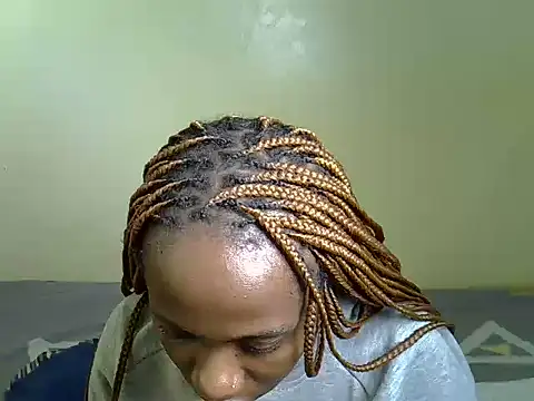 Pearl_petite webcam