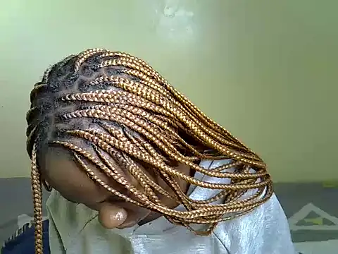 Pearl_petite webcam
