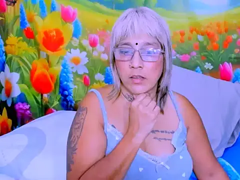 indianroxy webcam