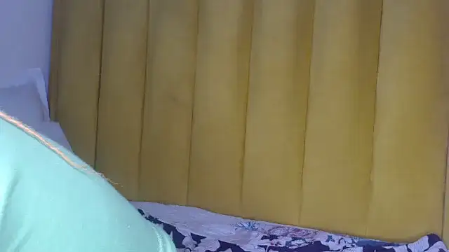 Bella_2025 webcam