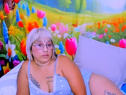 indianroxy webcam