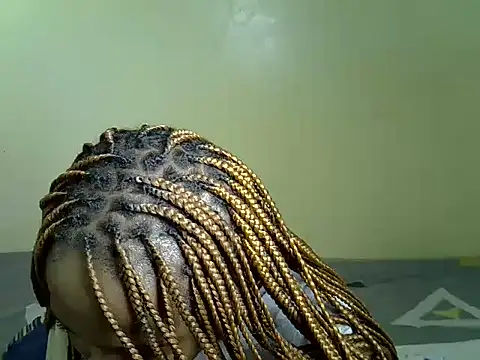 Pearl_petite webcam