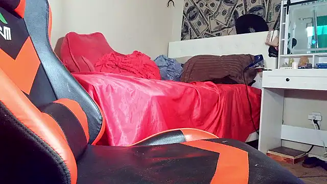 sugahfreeee live cam on StripChat