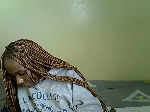 Pearl_petite webcam