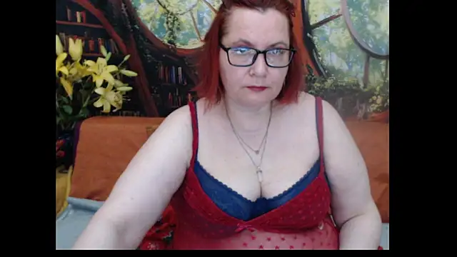 PlayfullMature webcam
