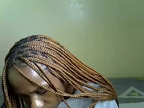 Pearl_petite webcam
