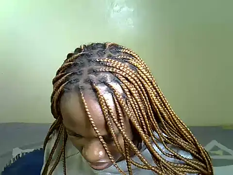 Pearl_petite webcam