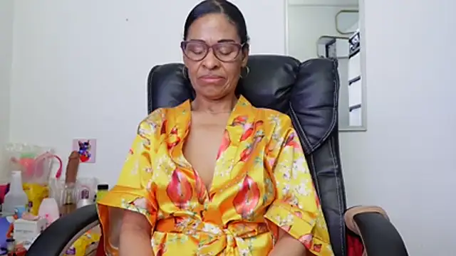 Aries_Mature webcam