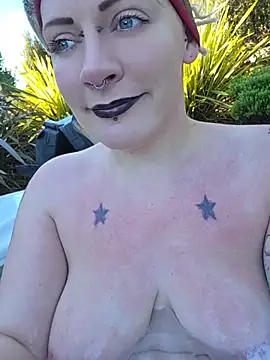 PinkTheHawk webcam