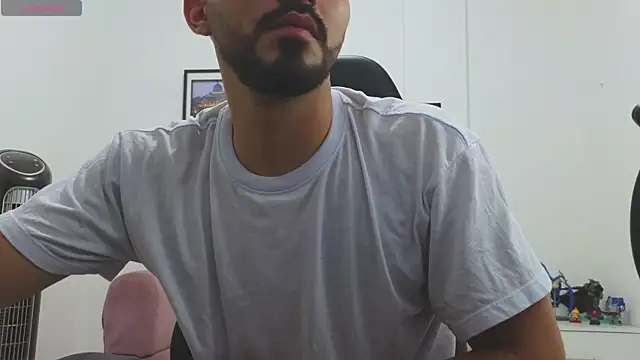 Massimoo_07 live cam on StripChat