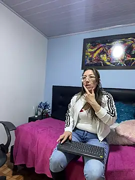 kaylaMinov_ webcam