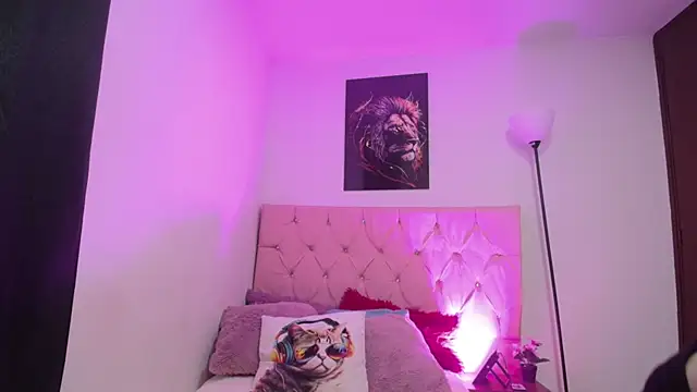 sweethornyXXX webcam