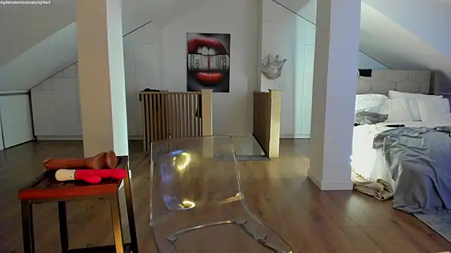 Yourhotqueeen webcam