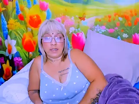 indianroxy webcam