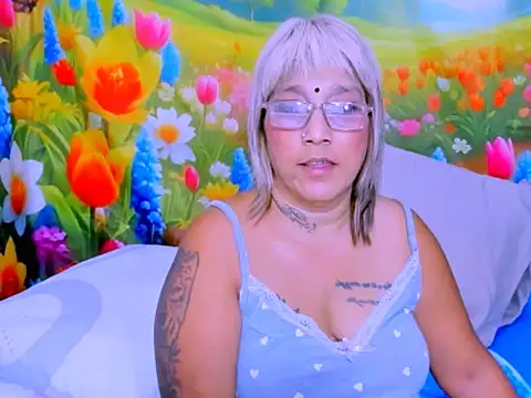 indianroxy webcam