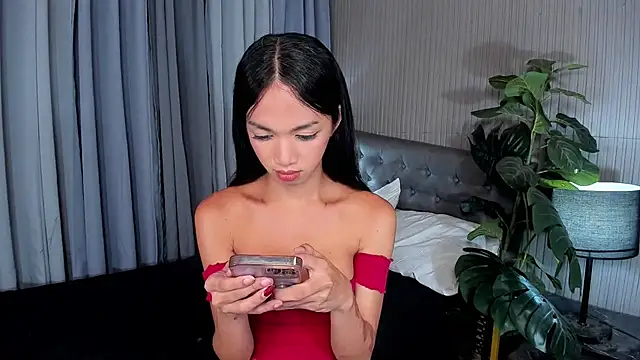 HugeCocoCock live cam on StripChat