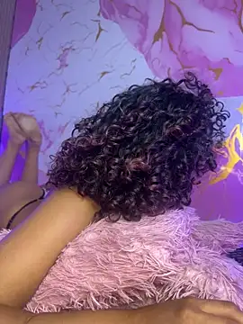 Woo_isDaphne live cam on StripChat
