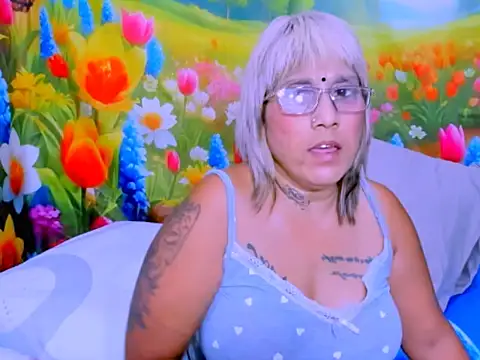 indianroxy webcam