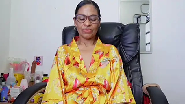 Aries_Mature webcam
