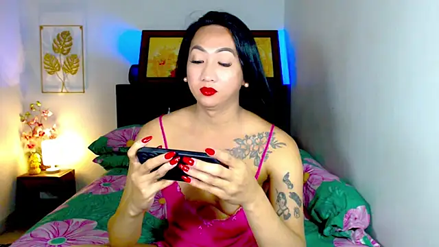 LovelyQueen69 webcam