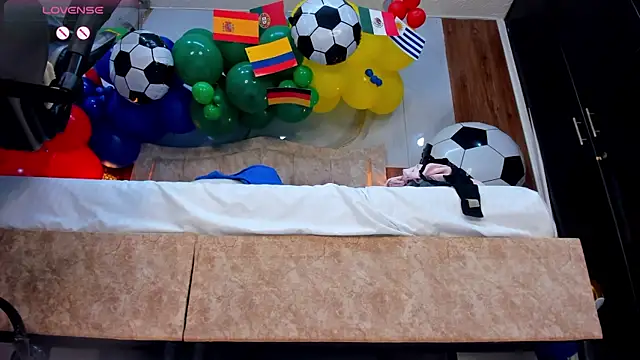 mia_18v webcam